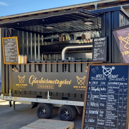 Schwarzer Foodtruck der Glasbiermetzgerei im Saarland